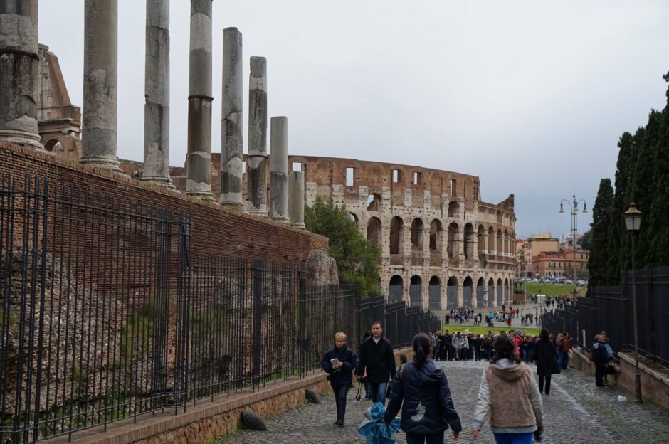El Coliseo visto desde el Foro Romano 