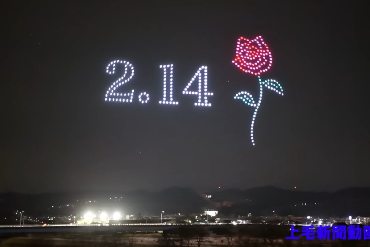 300 drones iluminaron el cielo de Takasaki en la noche de San Valentín