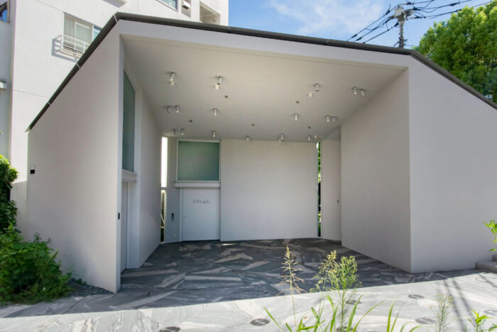 Hatagaya Public Toilet creado por Miles Pennington - Baños publicos en japon
