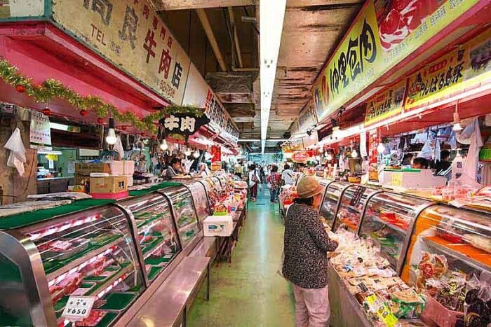 mercado de makishi en okinawa