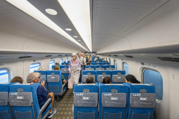 Guía definitiva del Japan Rail Pass: todo lo que necesitas saber para tu viaje en tren por Japón 12 interior del shinkansen