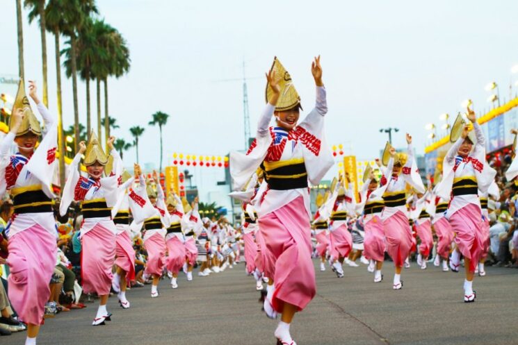 Por qué cada vez más turistas se están alejando de Tokio, Osaka y Kioto 5 Awa Odori (Tokushima)