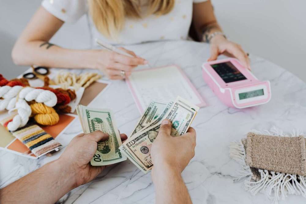 Consejos para ahorrar dinero cada mes y planificar tus vacaciones